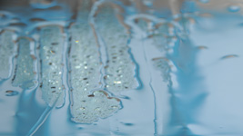 Effets de l’eau sur le verre sans utilisation du produit RAVAK AntiCalc®